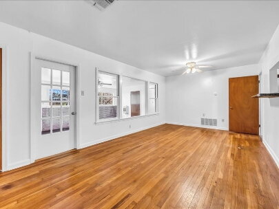 Building Photo - Floresville Property, Ask about our reduce...