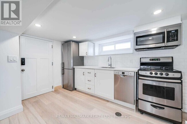 Photo du bâtiment - 24 Barrington Ave