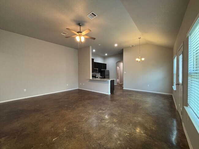 Foto del edificio - Luxury Duplex in Seguin with 3-bed, 2-bath...