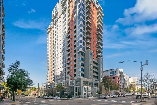 Foto del edificio - Welcome to your dream condo at La Vita Building, located in the vibrant heart of Little Italy, Sa...