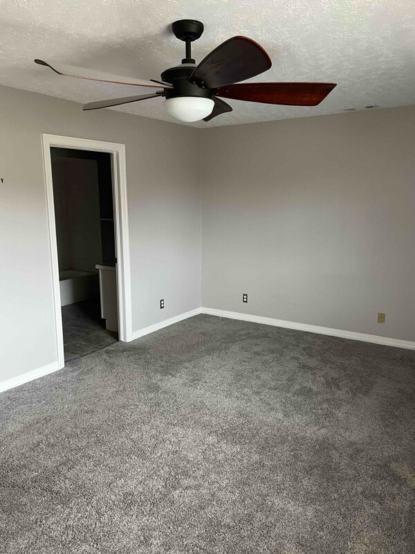 Foto del edificio - 609 Shearwood Forest Dr