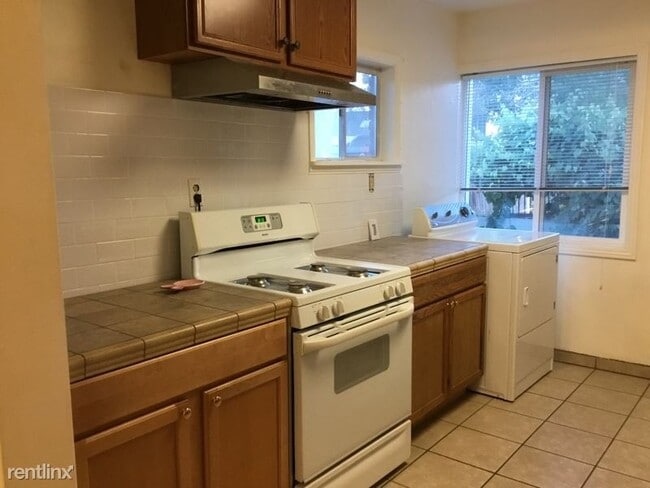 Building Photo - 3 br, 2 bath House - 760 Hood Ave.