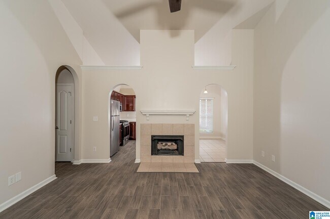 Foto del edificio - 4832 Longmeadow Dr