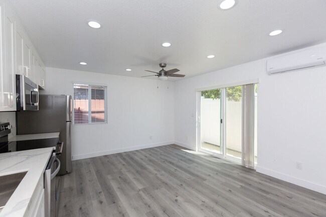 Foto del edificio - CHARMING Newly Constructed 1BD/BA Availabl...