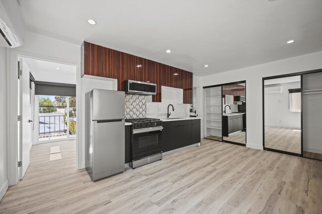 Building Photo - 111 N Normandie Ave