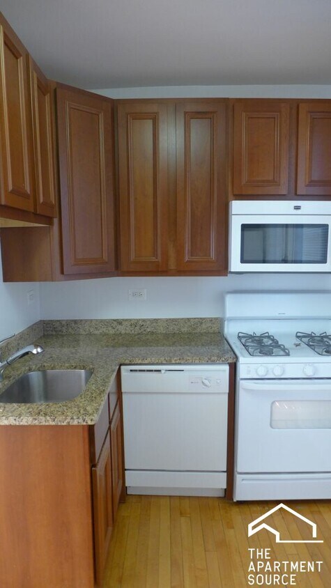 Primary Photo - 3421 N Marshfield Ave