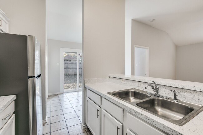 Foto del edificio - 1714 Tina Marie Rd