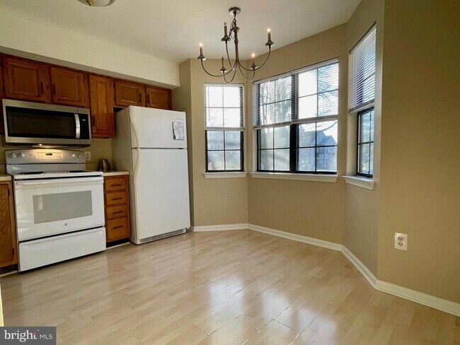 Building Photo - 122 Basswood Ct