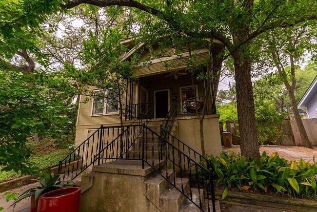 Foto del edificio - Charming & Updated 1930’s 3 Bed/2 Bath Bun...