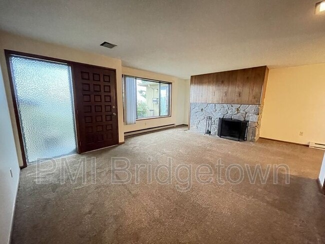 Building Photo - 7140 SE Thorburn St