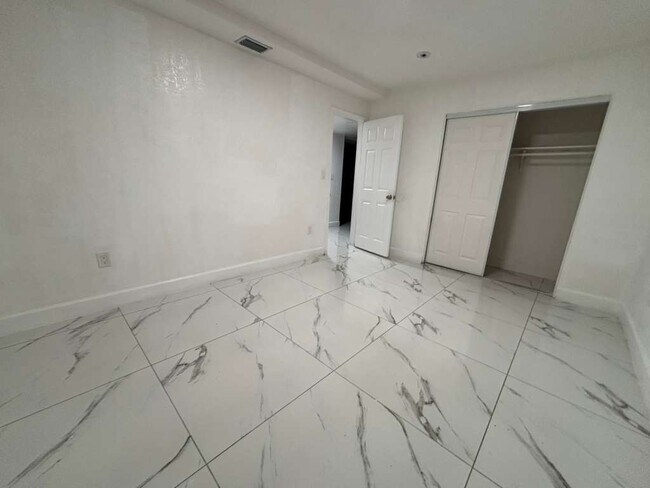 Building Photo - 431 N East Ave