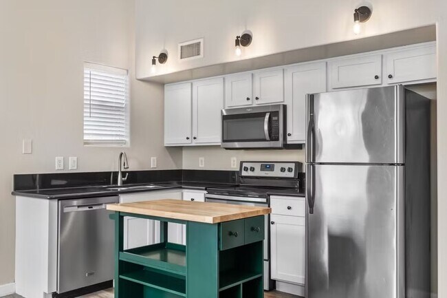 Foto del edificio - Roosevelt West Townhomes