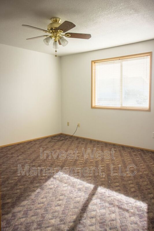 Building Photo - 810 SE 153rd Ave