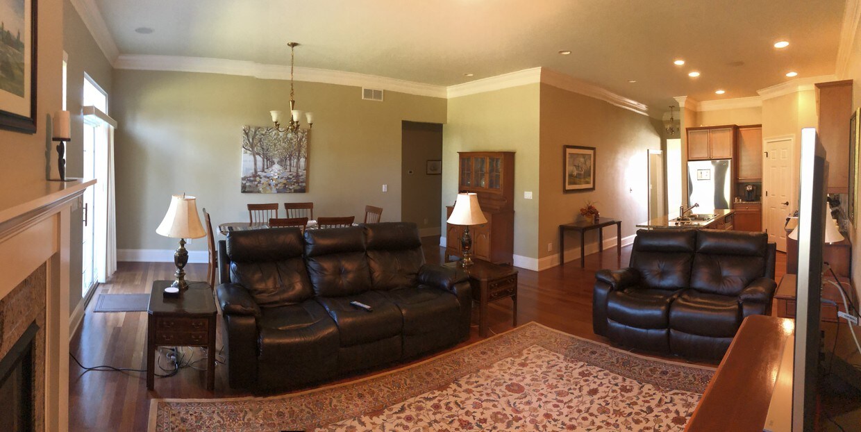 Sala de estar/comedor - 806 Golf View Meadows Ln
