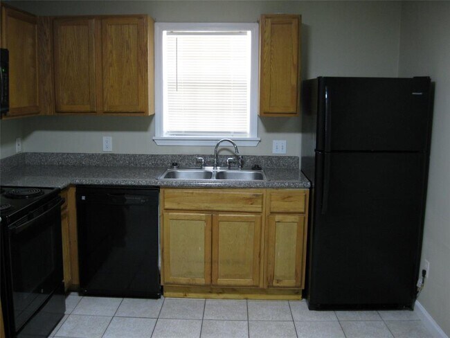 Foto del edificio - 3010 Oakdale St