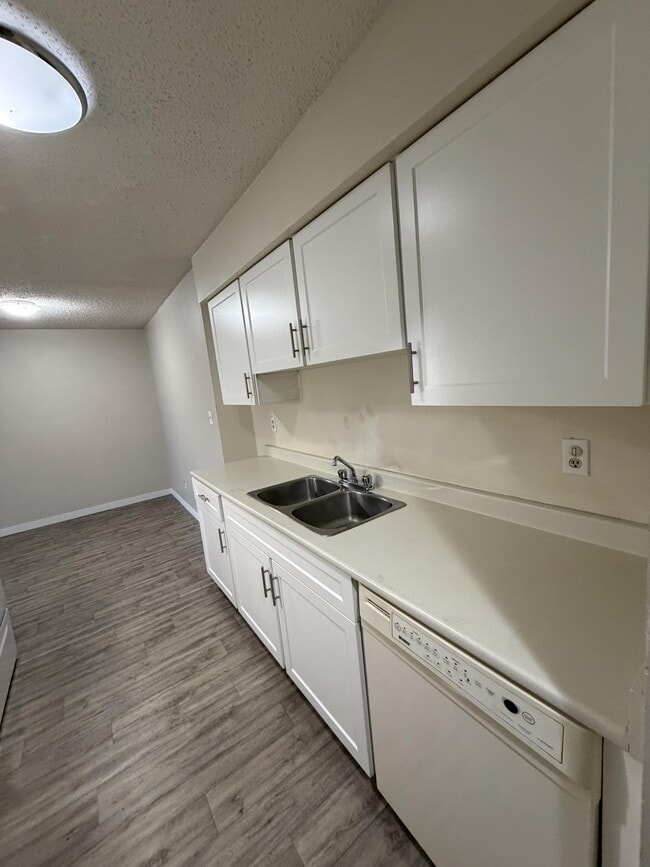 Building Photo - 45598-45598 McIntosh Dr