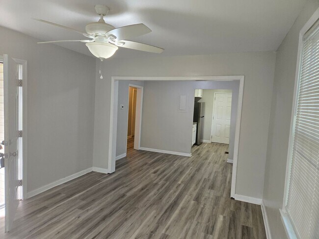 Foto del edificio - **Beautiful 3 Bedroom Home with Fenced Yar...