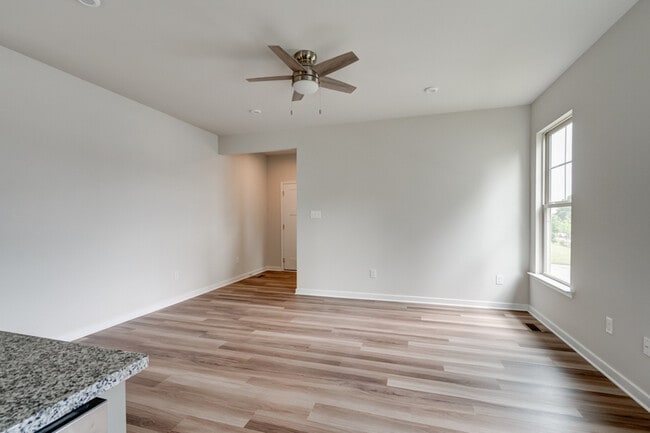 Foto del edificio - 321 Northfield Hts Ln