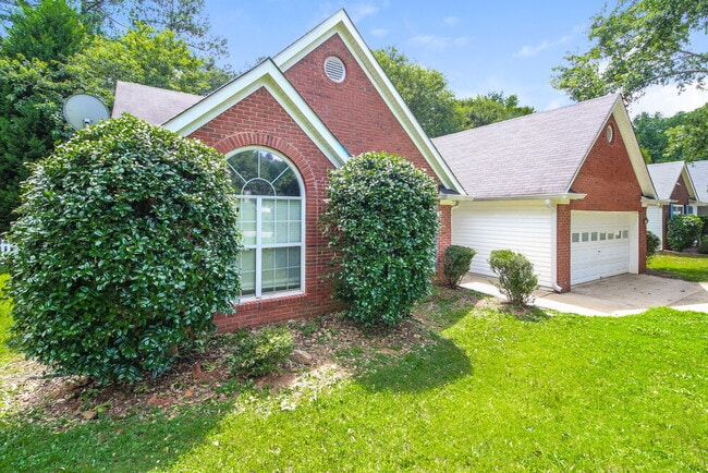 Building Photo - 5729 Lakeview Cir