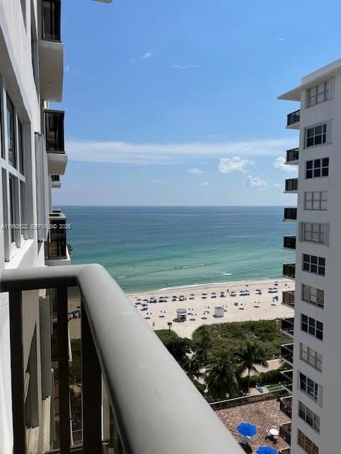 Building Photo - 6039 Collins Ave