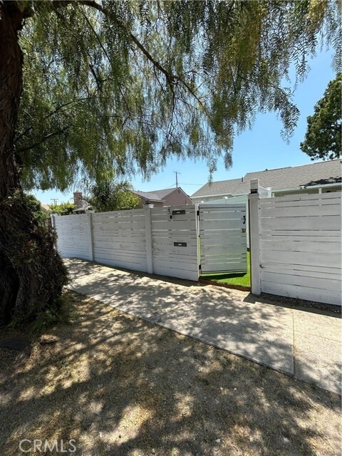 Foto del edificio - 12008 Roscoe Blvd