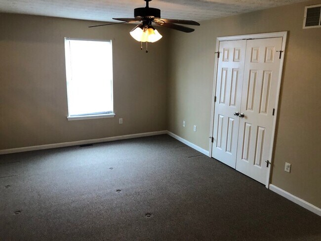 Building Photo - 2BD/2BA Apartment