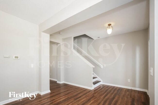 Building Photo - 4915 Birmingham Dr
