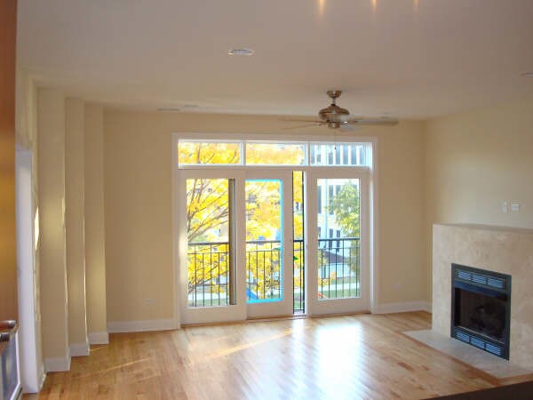 Building Photo - 1534 W Greenleaf Ave