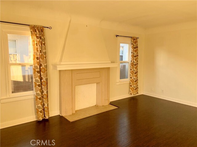 Building Photo - 1060 W 25th St