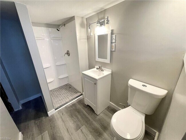 Foto del edificio - 4315 Forestwood Dr