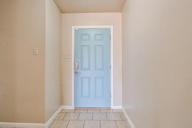 Building Photo - Come check out this great 3 bedroom 2 bathroom house located near Texas Tech!  Half Off First Mon...
