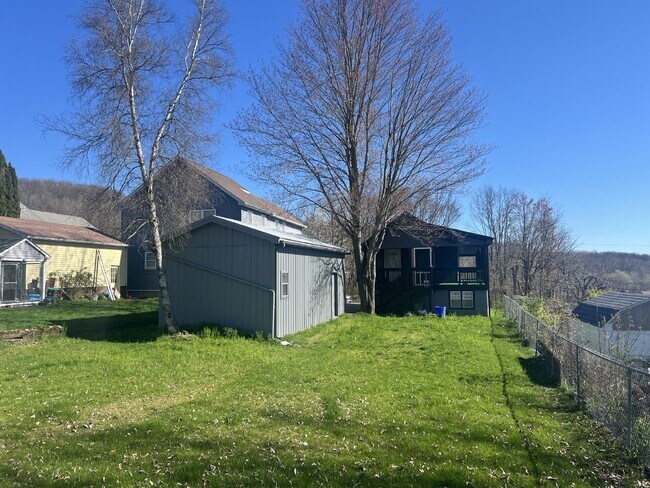 Building Photo - NEWLY RENOVATED HOME in Old Forge with Lea...