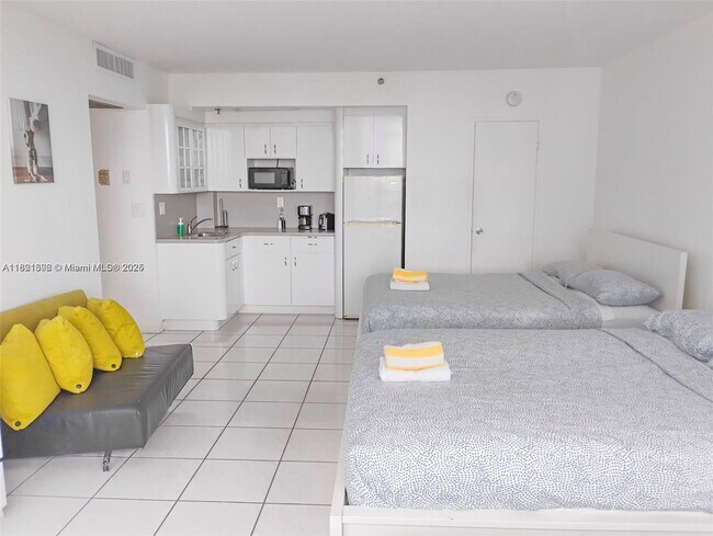 Foto del edificio - 5445 Collins Ave