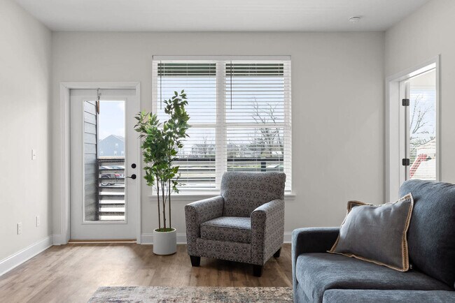 Foto del edificio - 2318 E Main St