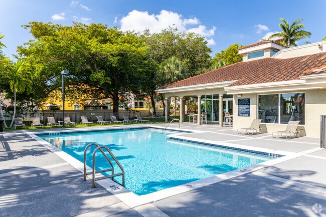 Building Photo - La Vue at Emerald Pointe