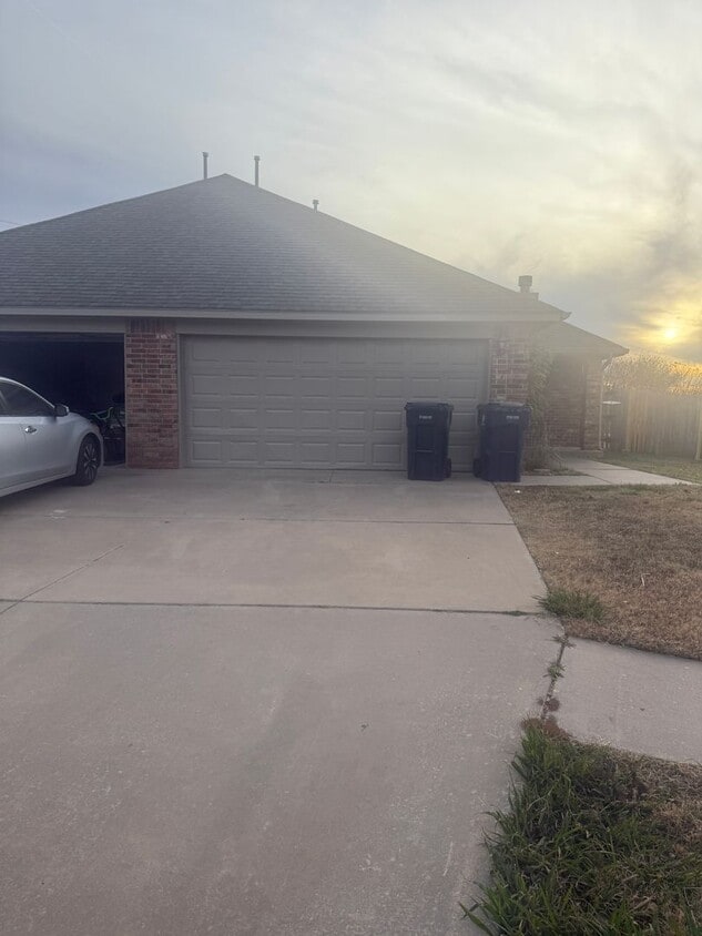 Photo - Updated Duplex for Lease - 3705 Matthew Drive, Yukon, OK. 73099