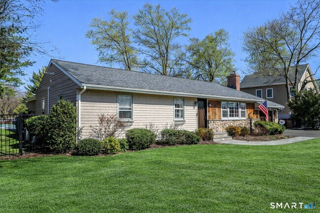 Building Photo - 58 Davenport Dr