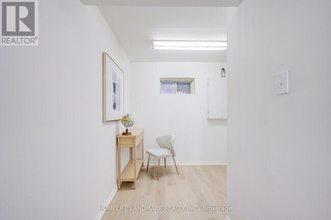 Photo du bâtiment - 1050 Bristol Rd W