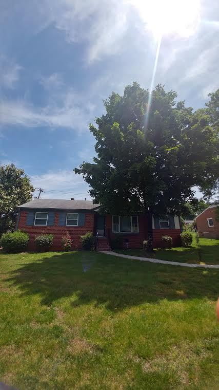 Building Photo - -- AVAILABLE JULY 1ST -- 3 BR / 1 BA West ...