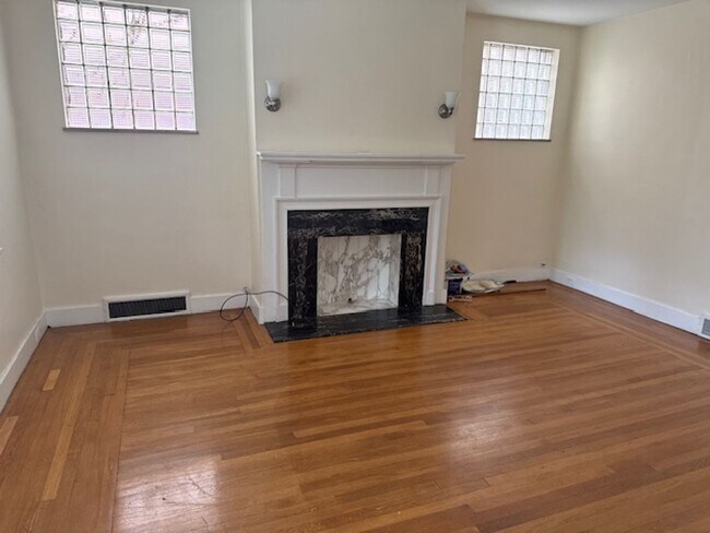Foto del edificio - 4 Bedroom/ 1 Bath Single Family Home Pittsburgh, PA 15217