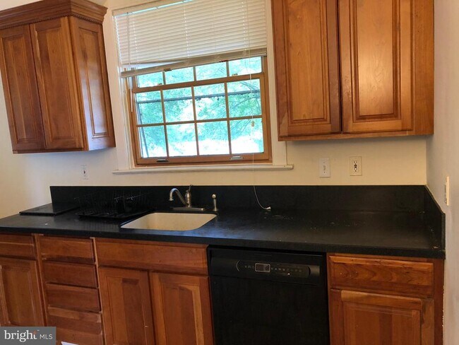 Foto del edificio - 4843 Butterworth Pl NW