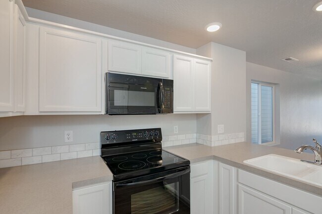 Foto del edificio - Beautiful, Modern 2 Bedroom Cottage Available!