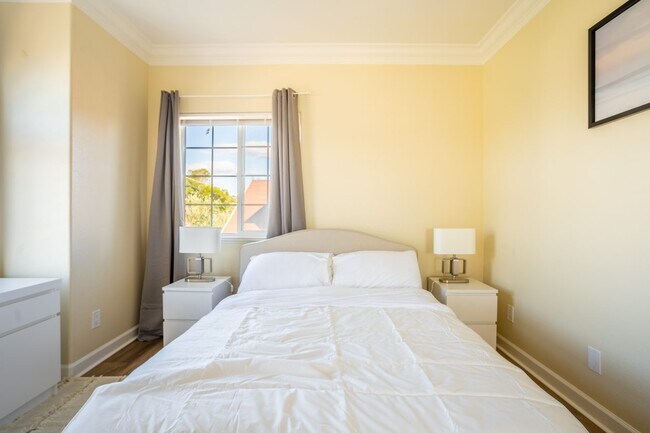 Foto del edificio - Queen room D in a Newly Added Home in Oak