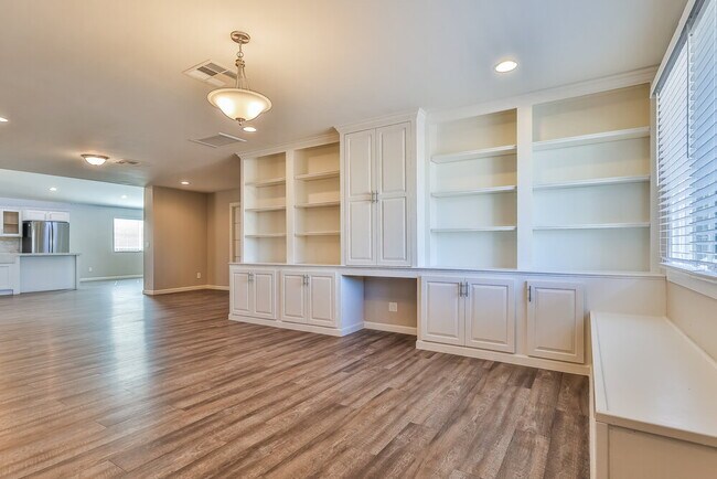 Foto del edificio - 825 W 19th St