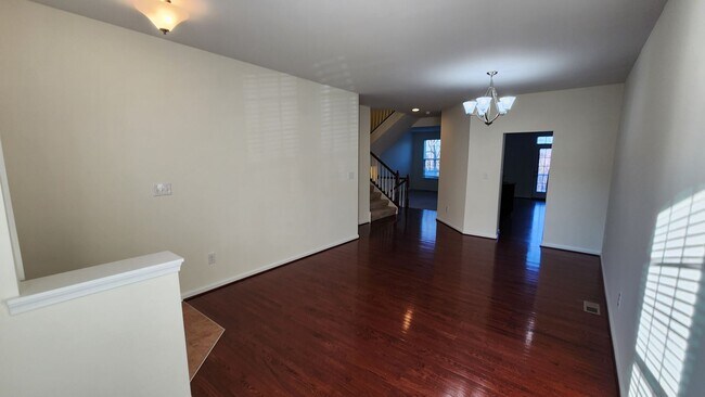 Foto del edificio - Spacious, Large, Luxury 3 Bedroom Townhous...