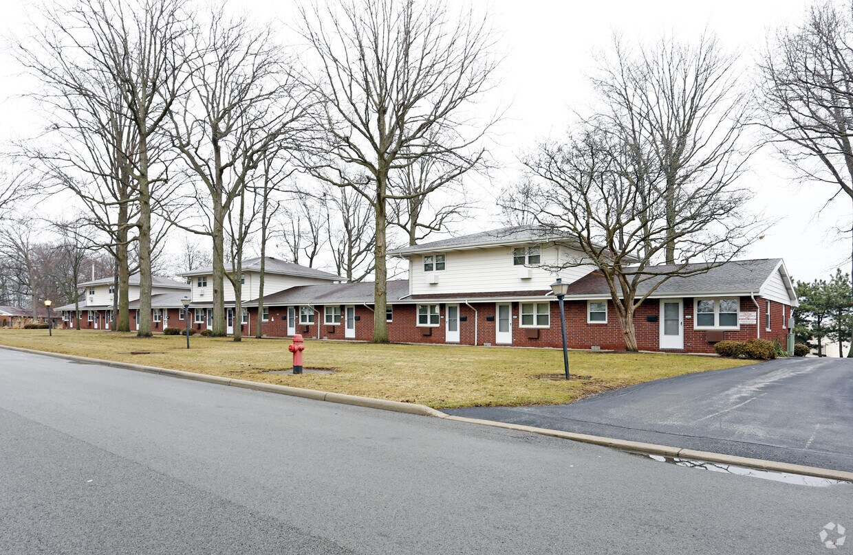 Primary Photo - 1805 Hilton Ave