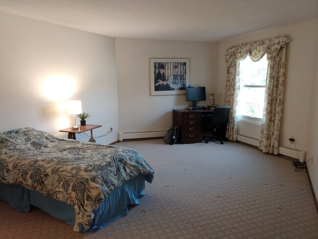 Master bedroom - 2210 Midland Grove Rd