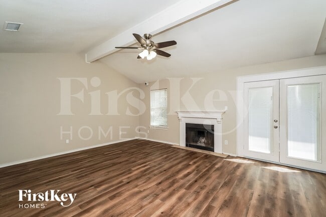 Foto del edificio - 6104 Skylark Ln