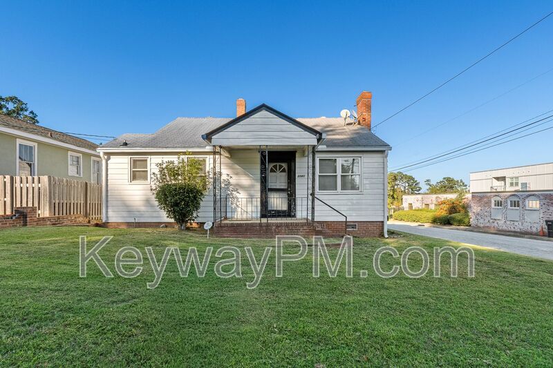 Primary Photo - 2085 Heckle St