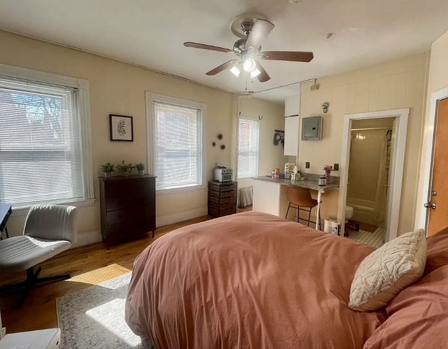 Building Photo - 106 Myrtle St